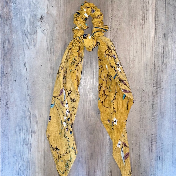 FREE PEOPLE Long Scarf Floral Scrunchie - Picture 1 of 2